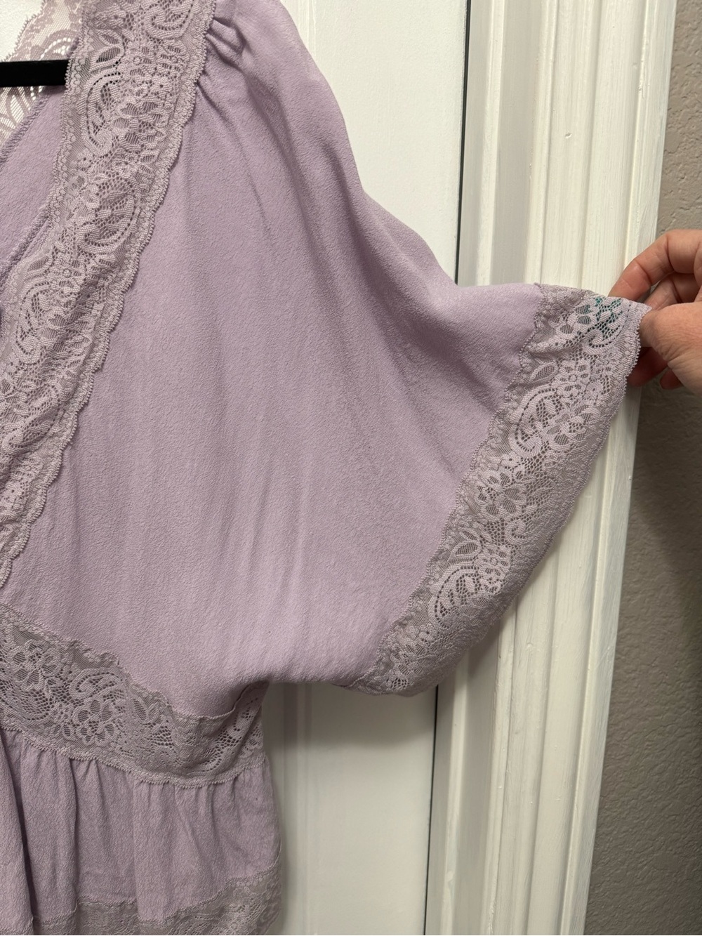 Forever 21+ Lavender Purple Button Up Lace Vneck Crop Top Size 2X (5-7) - Picture 2 of 12